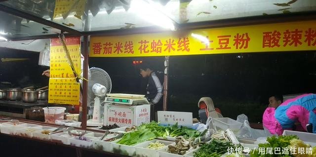 潍坊歌尔夜市上的28种小吃,每一种都是数万打