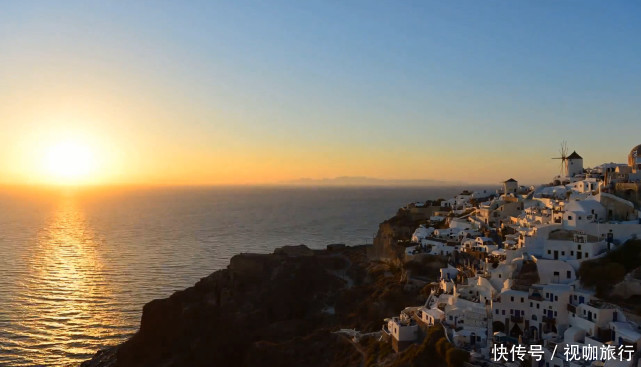 这里是欣赏日落最美的地方?落日的余晖在远处地平线上慢慢消失