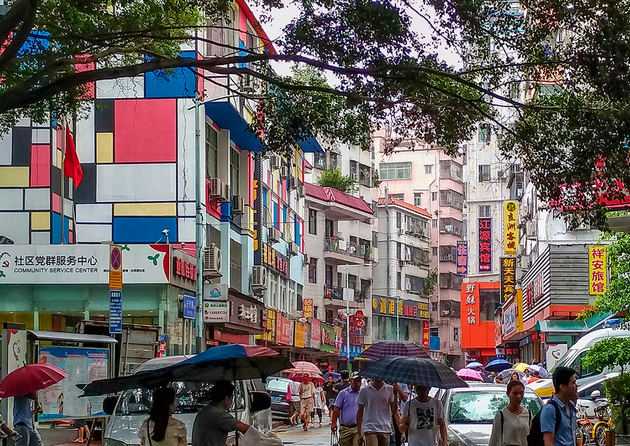 如何保障群众的住房问题成为深圳的一道重大民生考题