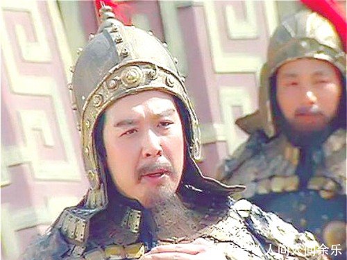 三国唯一打败吕布的人,他的资历比曹操老,刘备