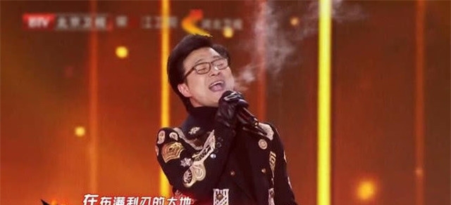 北京卫视的跨年演唱会,众星冻成表情包,汪峰自