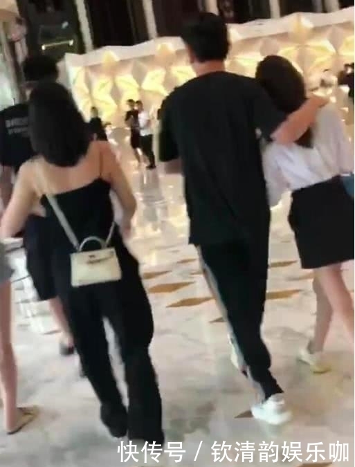 王思聪带三位美女现身酒店,被踩掉鞋仍紧搂佳人,网友真是厉害 葡京真人官网