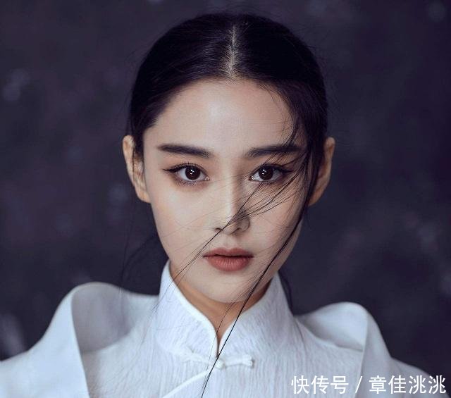 张馨予婚后住宅内景曝光,不愧是军嫂,房间装