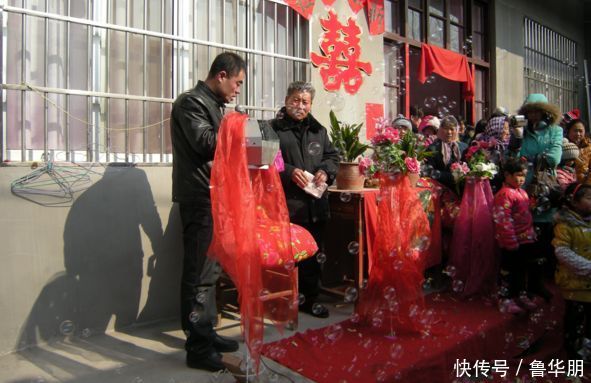 老丈人说要18万彩礼,我东拼西凑18万,婚礼那天彩礼让我愣了