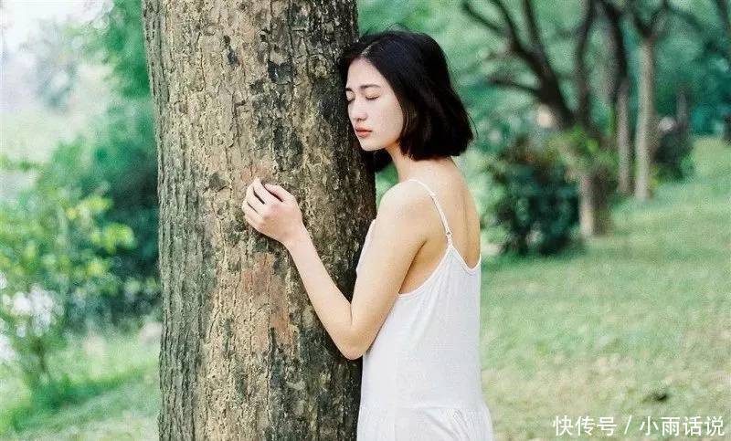 女生觉得和你聊天很烦?学会三招让她主动找你