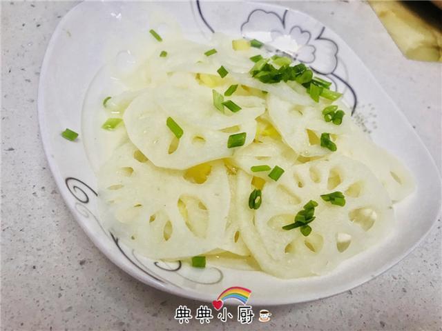 夏天做上这道水晶藕片，口味鲜香，专治酷暑没食欲