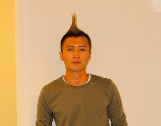 熨斗烫鸡冠头,重现18年前经典造型,网友:快手看