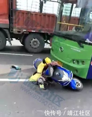 靖江社区:斜桥一女子骑电动车闯红灯被撞身亡