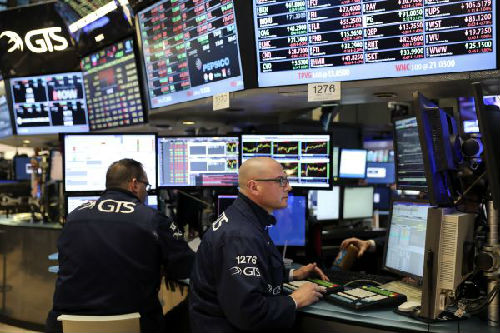 外媒:美中贸易战担忧重创美国股市 三大股指下