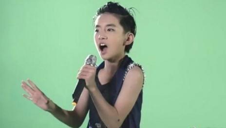 易烊千玺,成长史也是颜值进化史,别说话,快看!