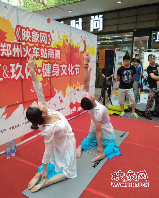 \"平板王\"争霸赛天隆站打响 美女热舞助阵