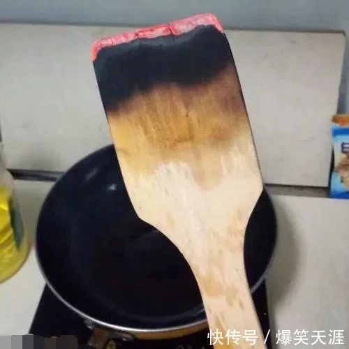 搞笑GIF:媳妇儿,你出来吧,他都交待了! 搞笑GIF:媳妇儿,你出来吧,他都交待了!