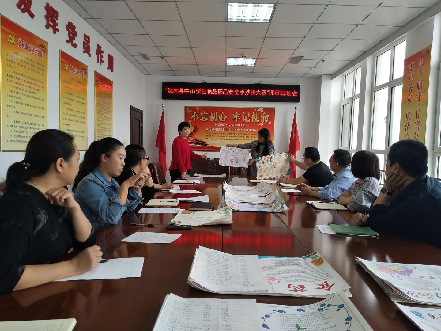 唐山滦南县举办中小学生食品药品安全手抄报大