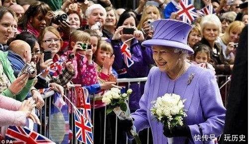 英国女王权力没了，特权却让人都羡慕，看看你想要哪几个？