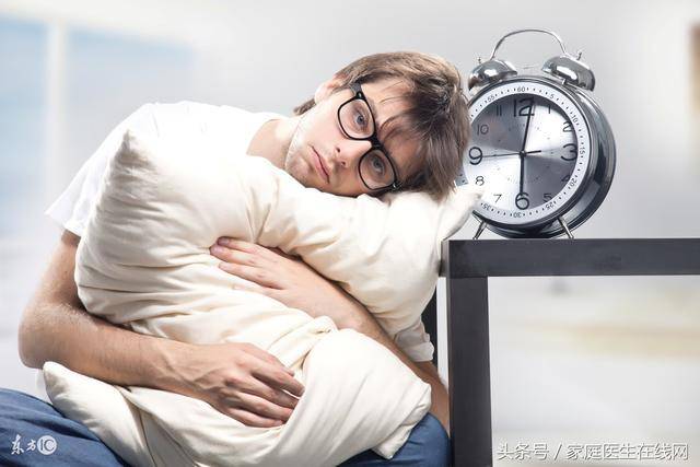 睡觉时人像踩空一样,身体突然一抖!是大脑在向你求救?