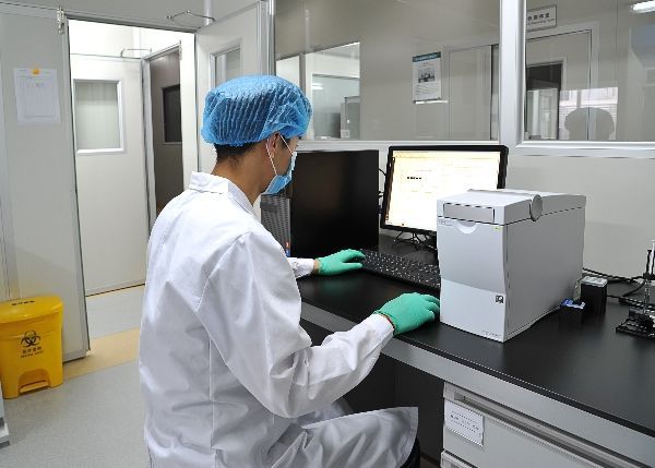 老婆不能生育,领养的孩子越来越像妻子,偷偷做鉴定我懵了!