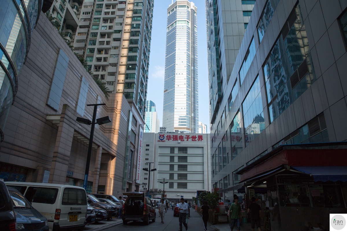 华强北修手机小哥都是高手,宁愿换屏生活也不