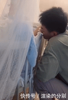 儿子27岁,弟弟3个月,兄弟俩相处的画风,让妈妈哭笑不得 赌博游戏平台