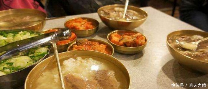 韩国人把牛肉汤粉面改为牛肉汤泡饭,竟然卖到