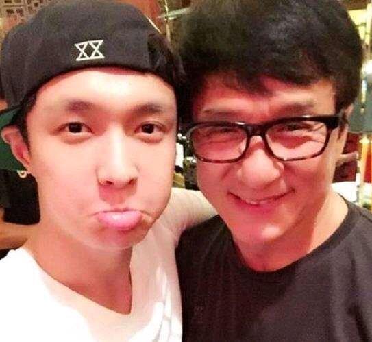 破案了,终于知道成龙批评的年轻小鲜肉是谁了