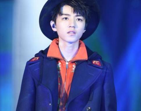 小女孩一夜走红,24小时粉丝暴涨10万,只因长相