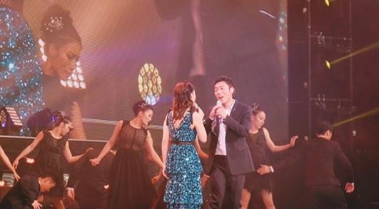 实锤!许志安曾邀请小三黄心颖上台合唱,两人深