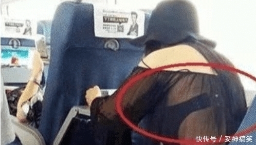 美女穿成这样就去坐高铁了,乘务员不管管吗