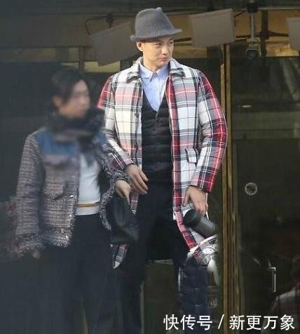 赵丽颖夫妻携四对当红明星夫妇演唱开场歌曲,