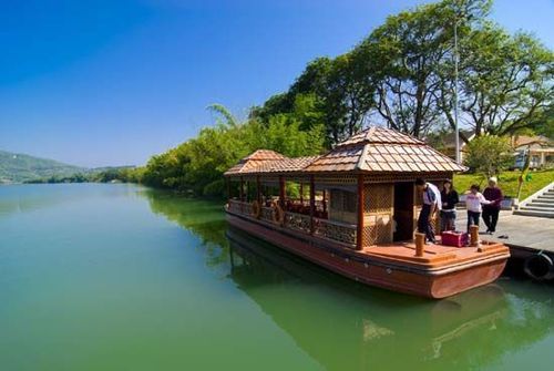 湖心岛旅游风景区位于广州增城市东北部的正果镇,规划开发面积约