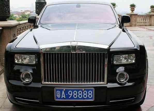 首富位置瞬间跌落的许家印座驾是什么?马云见