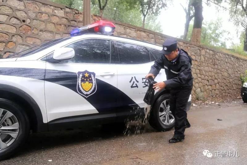 北京的雨和北京警察!任性!太任性!