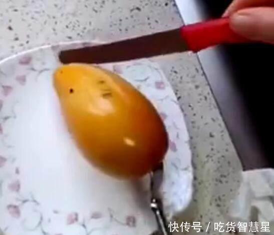 怎么吃芒果才不会弄得满手都是 t01f67da42d2aef0398.jpg