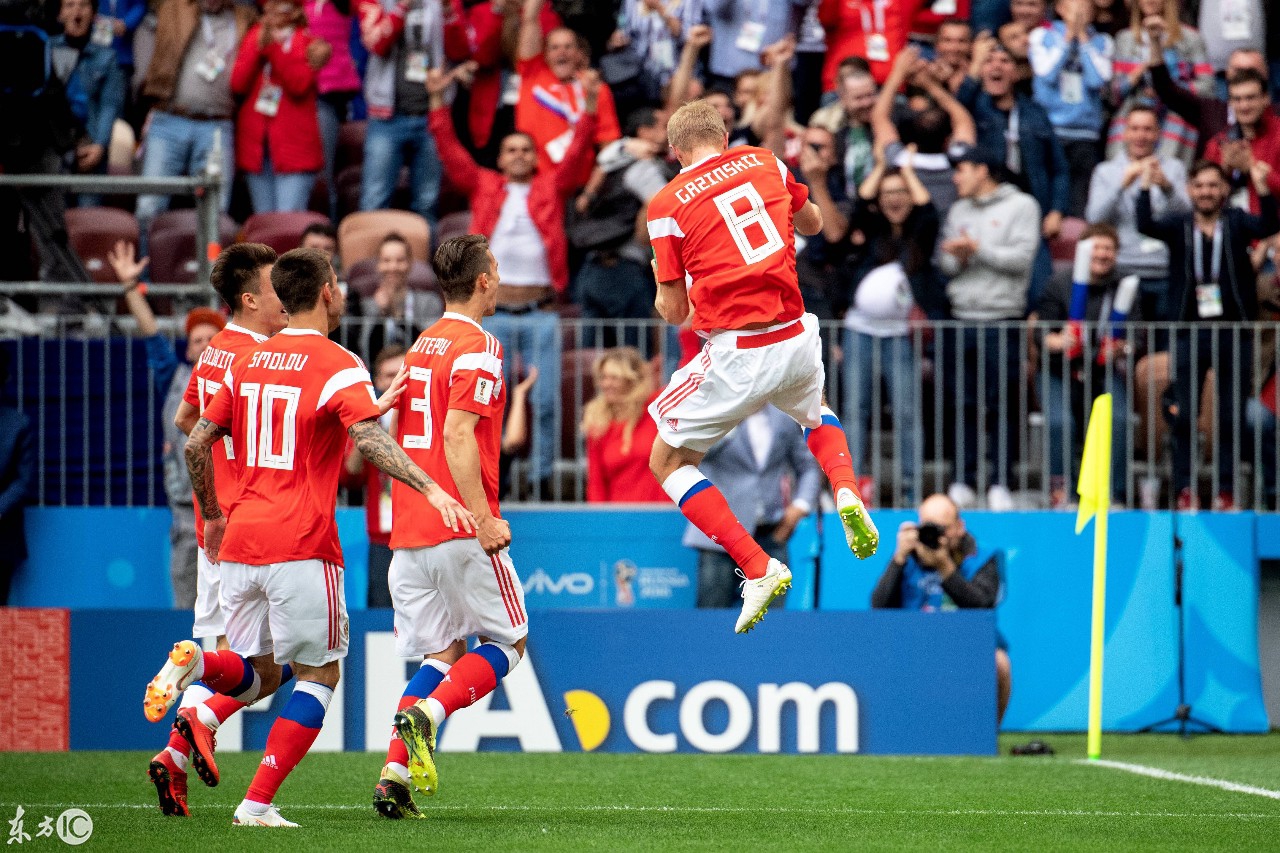 世界杯小组赛俄罗斯和沙特阿拉伯之间的比赛,