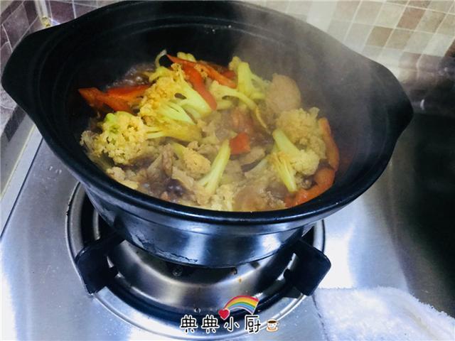 烧花菜不放一滴水,但却又香又好吃,一盘没吃过瘾