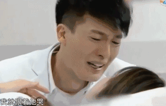 欢笑之后,大家开始回忆起曾经的点滴滴滴,李金铭说美嘉病重的那场戏