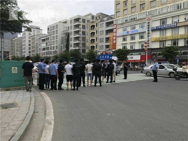 【转】北京时间 大哥被带走 数十马仔竟当街袭警 - 妙康居士 - 妙康居士~晴樵雪读的博客 【转】北京时间 大哥被带走 数十马仔竟当街袭警 - 妙康居士 - 妙康居士~晴樵雪读的博客