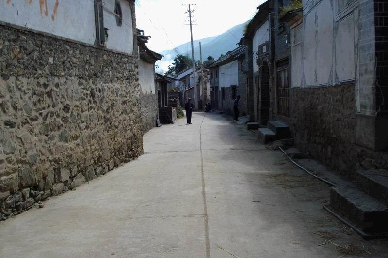 村情概况 凤翔村隶属洱源县凤羽镇,地处镇南边,距镇政府所在地0.