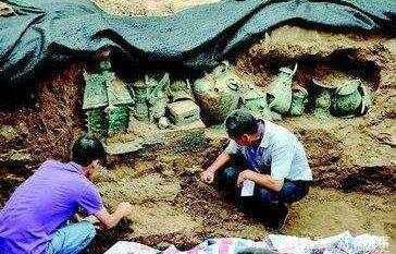 陕西出土一青铜器 上面写着6个字 专家当场被震住了 陕西出土一青铜器 上面写着6个字 专家当场被震住了