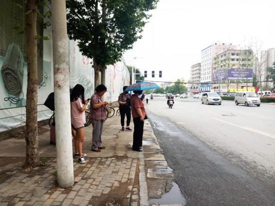 难产的郑州\＂香港姐妹花\＂!