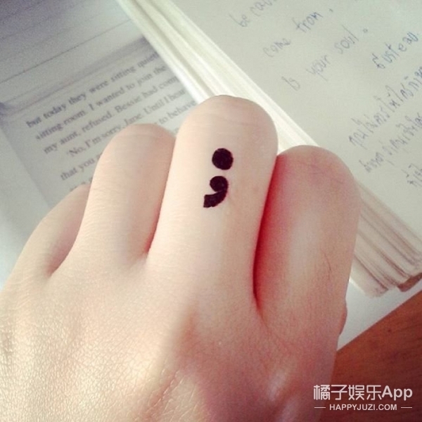 如果你身边有一个抑郁的人,你会纹一个这样的纹身来时刻提醒自己关注