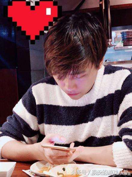 UU妈妈夸卢本伟长得帅!但有缺点!赵梦玥变迷妹