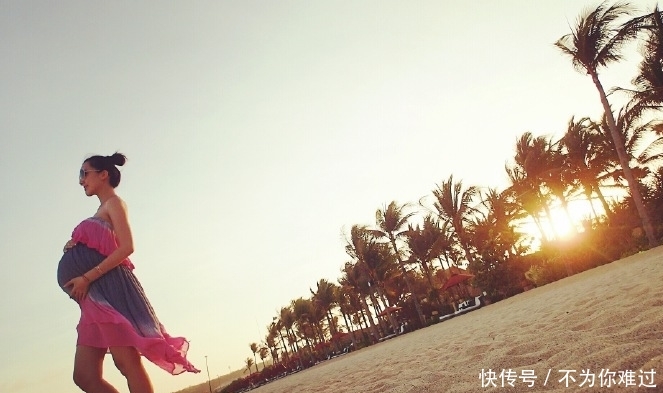 陈若仪感慨2018年生活,吊带泳装照很性感,哪里