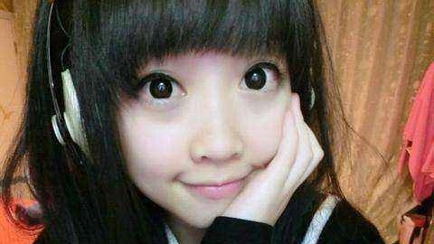 冯提莫微博晒照,假装拍大片既视感,需要加点雪