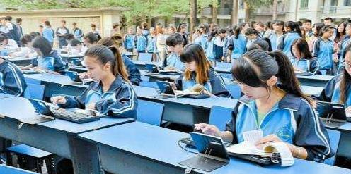 高考结束:专业最具失业的5个大学,毕业即诱惑牛仔裤露性感美女臀图片