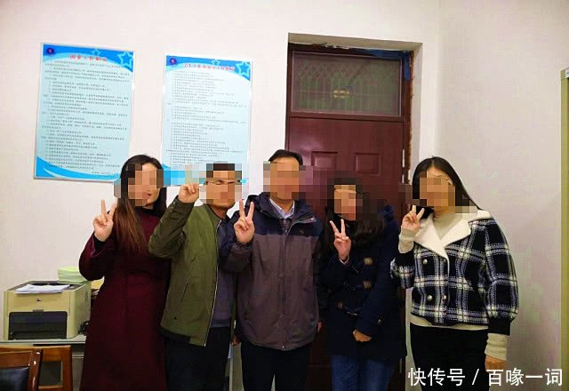 学校查寝要求发宿舍集体照,老师的示范动作让