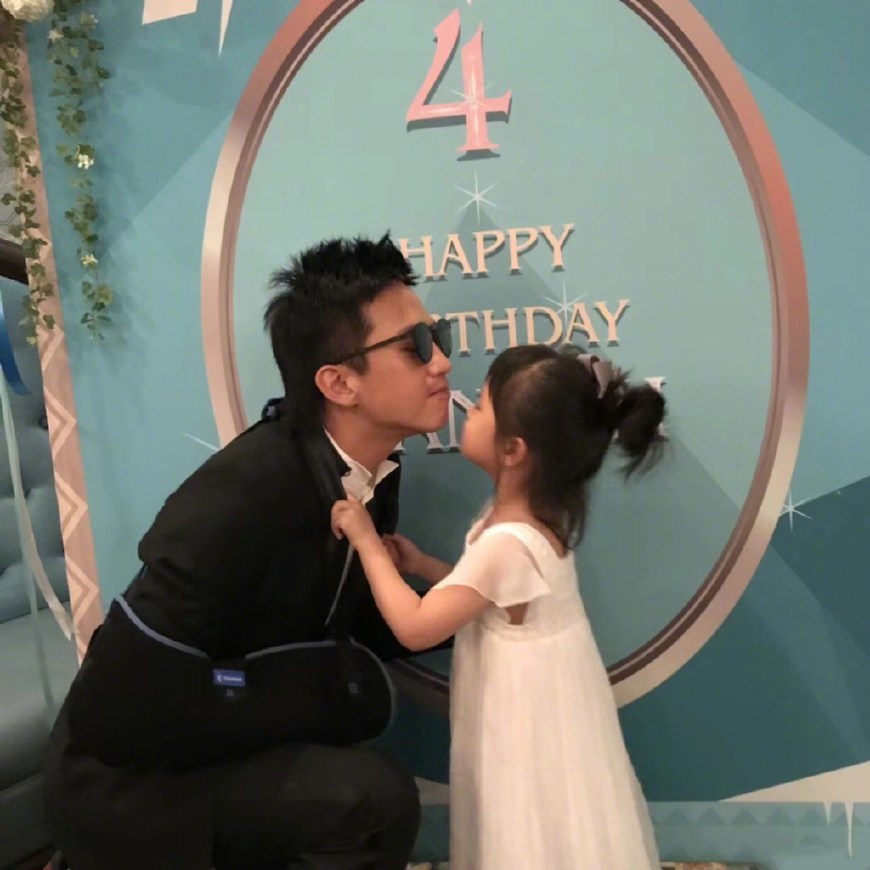 邓涵一4周岁生日,爸爸邓超为她庆生!并称:受难