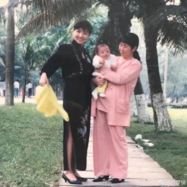 明星 正文 对比旁边的林小俊,刚刚生完孩子没多久的