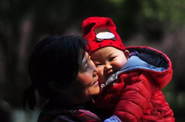 揭秘隔代亲现象,为何爷爷奶奶都会这么宠孙子