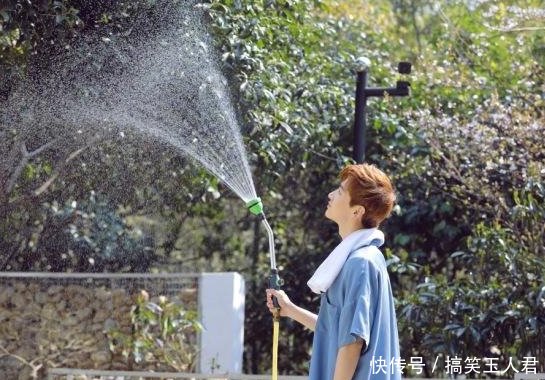 白敬亭吃薯片,林更新吃辣条都比不上张一山,硬