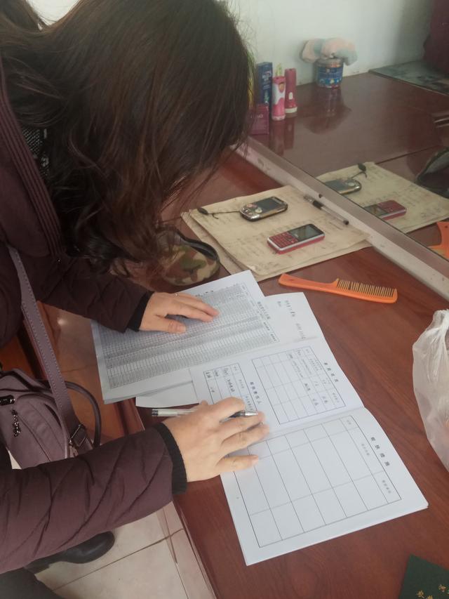 尚义县第二中学教师再次下乡精准扶贫